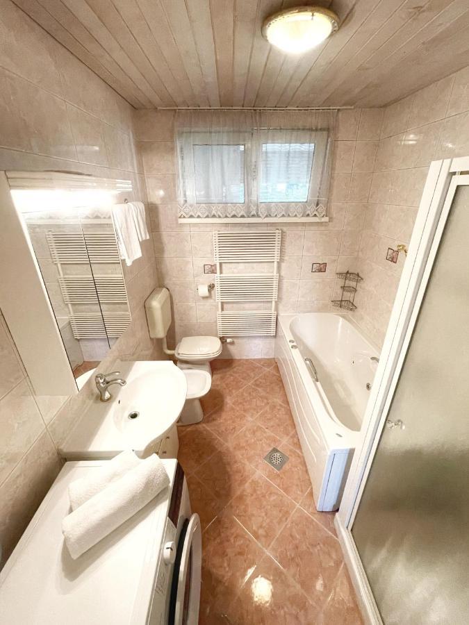 Papas Apartment Lesce  Bagian luar foto