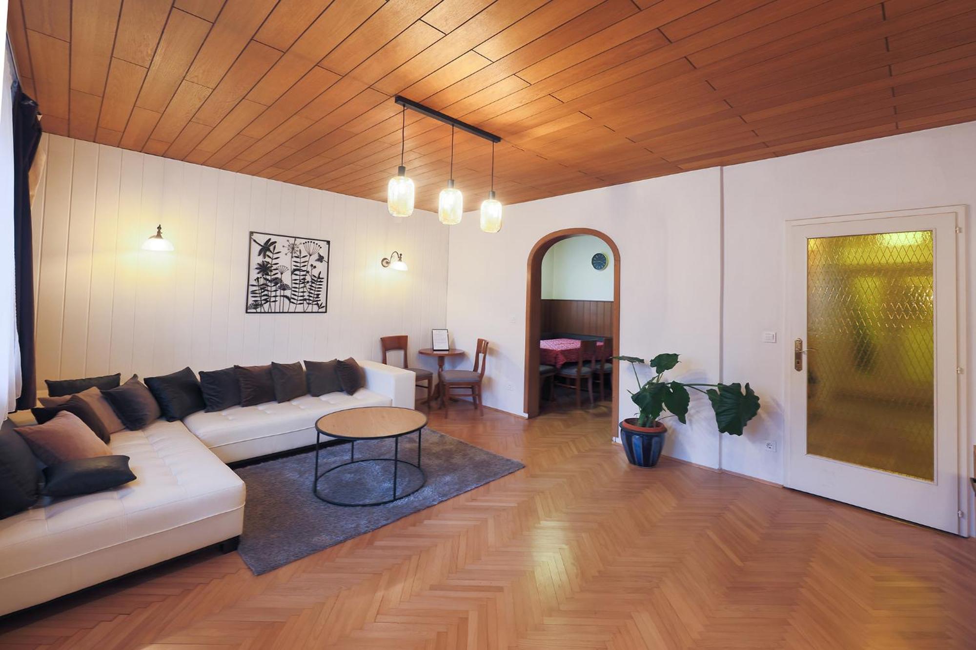 Papas Apartment Lesce  Bagian luar foto