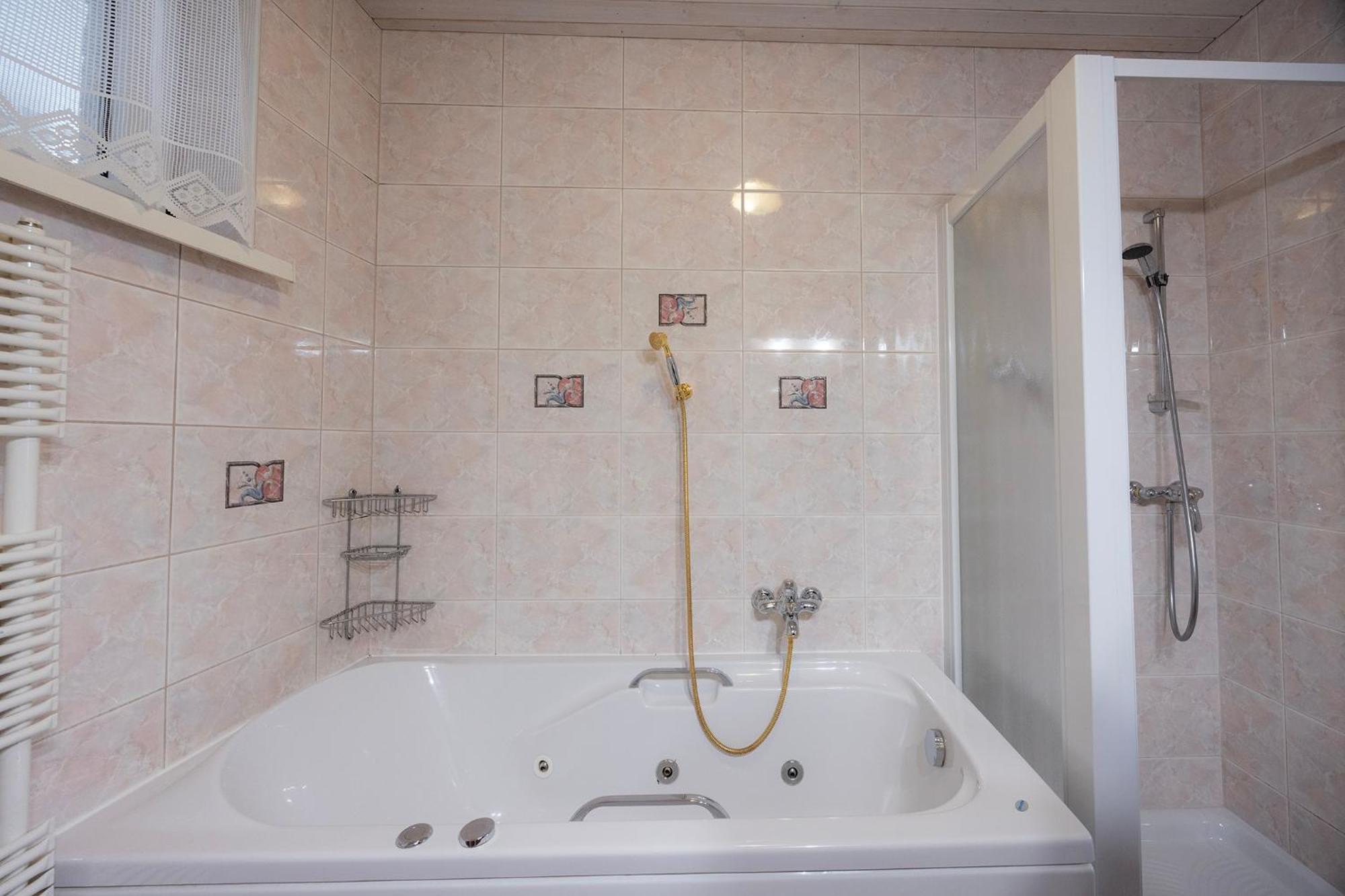 Papas Apartment Lesce  Bagian luar foto