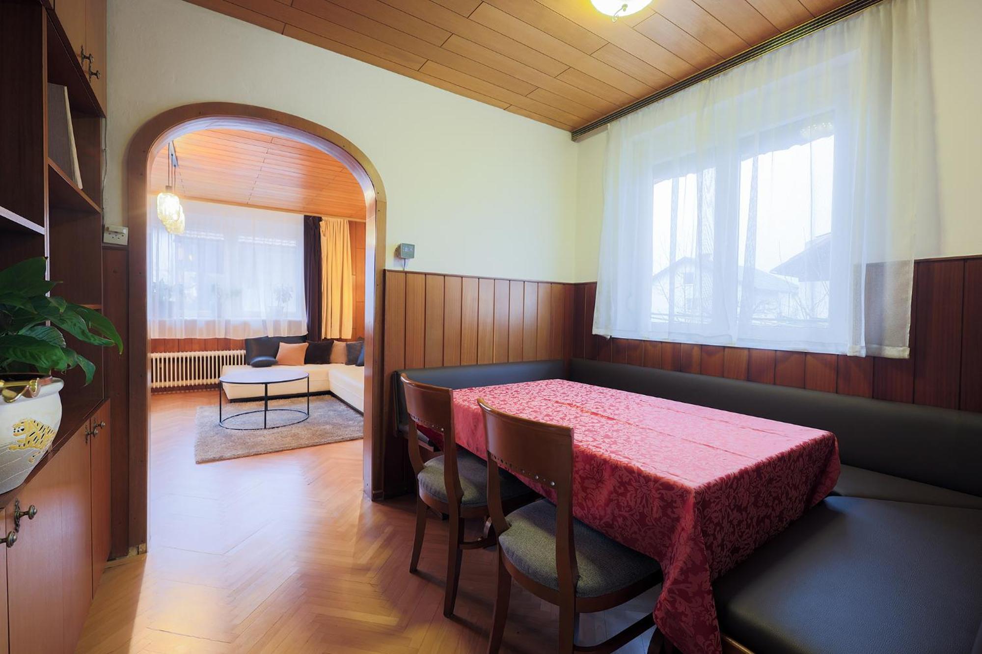 Papas Apartment Lesce  Bagian luar foto